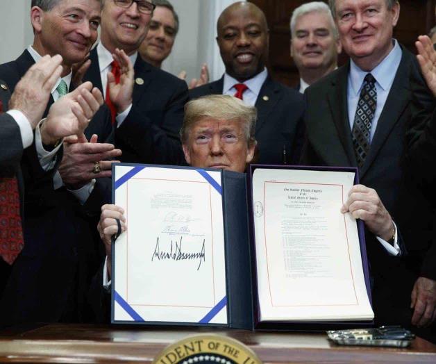 Promulga Trump ley que elimina unas regulaciones financieras Promulga Trump ley que elimina unas regulaciones financieras