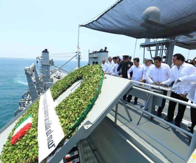 Preside EPN el Día de la Marina. Recuerdan a marinos caídos en guerra