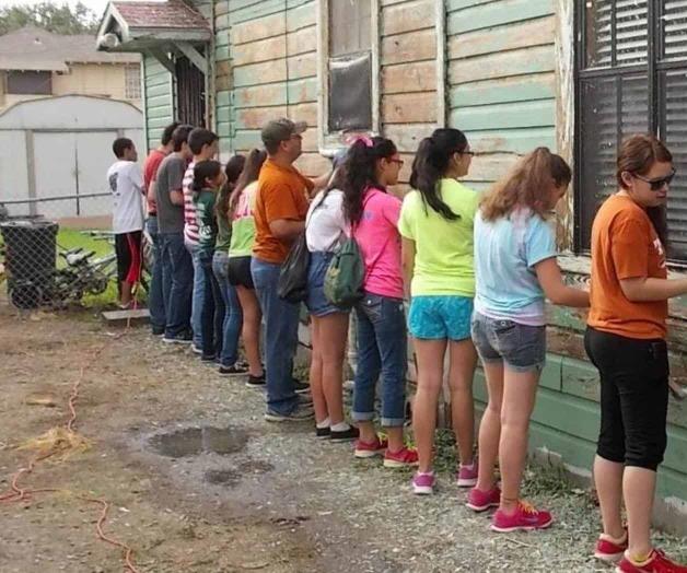 Pintan casas de adultos mayores. Mantienen a McAllen hermoso Pintan casas de adultos mayores. Mantienen a McAllen hermoso