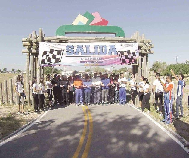 Participan cinco mil jóvenes en caminata