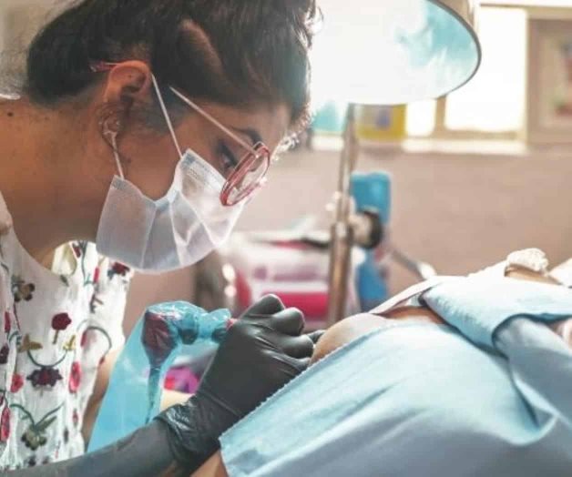 Tatuajes que cubren las cicatrices del cáncer de mama