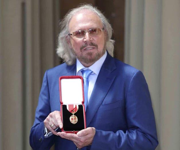 Recibe condecoración