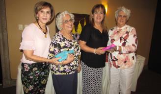 FESTEJADAS.  De junio, Marina Elizondo de Toral y Lidia Navarro, con San Juanita de la Paz de Robles y Amanda García de Garza.