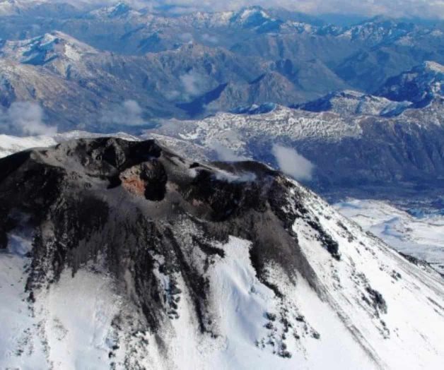 Chile en alerta por el volcán Nevados de Chillán Chile en alerta por el volcán Nevados de Chillán