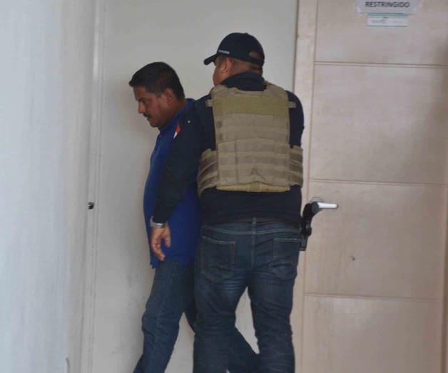 In fraganti; estaba robando válvulas