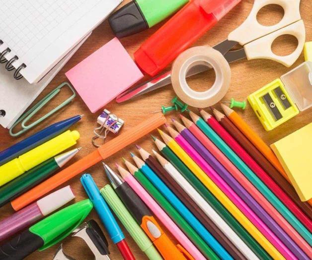 Recolectan artículos escolares para niños