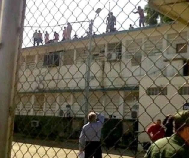 Presos realizan motín en cárcel venezolana Presos realizan motín en cárcel venezolana