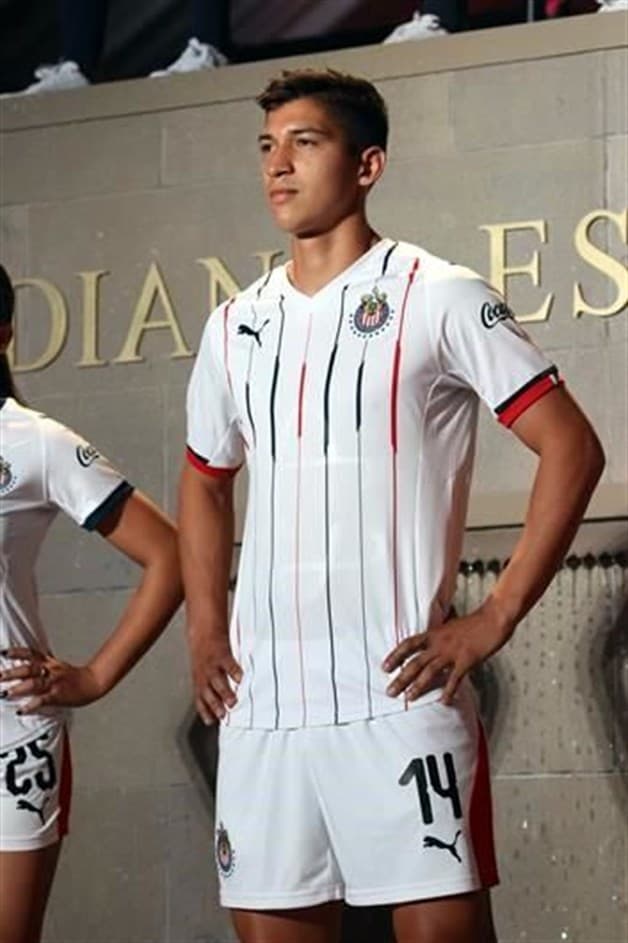 Uniforme de best sale chivas blanco