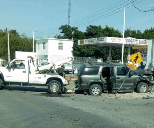 Termina impactada en barda de gasera