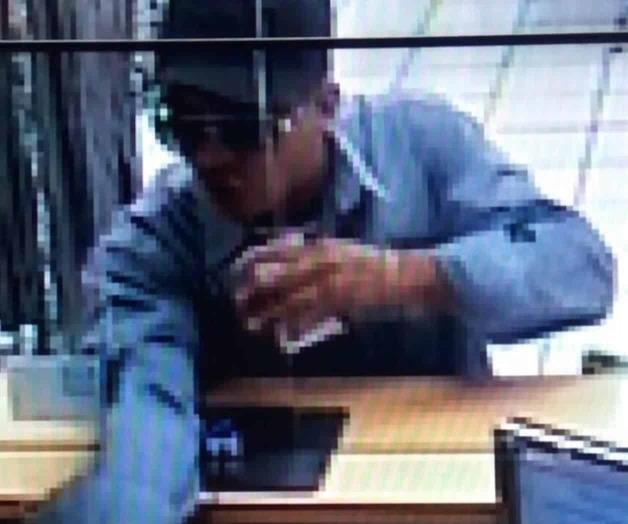 Amaga a cajero y se roba $17 mil, en Monterrey