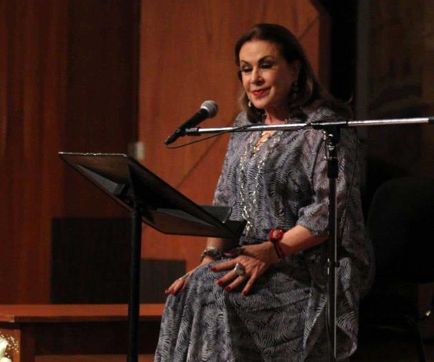 Deleita con sus poemas