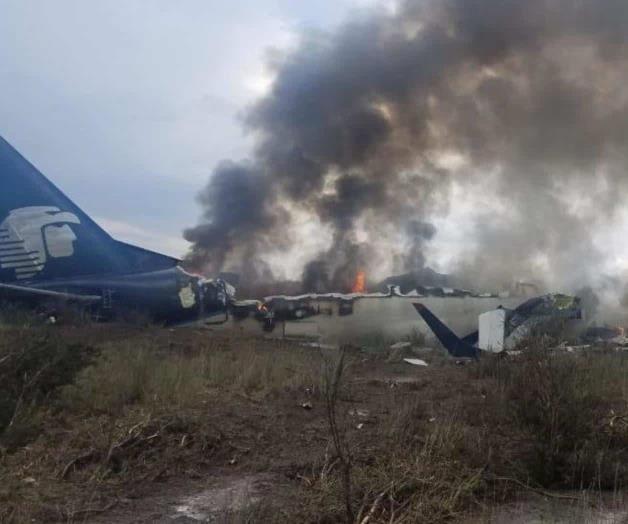 Confirman extranjeros en avión accidentado; estiman 65 de EU Confirman extranjeros en avión accidentado; estiman 65 de EU