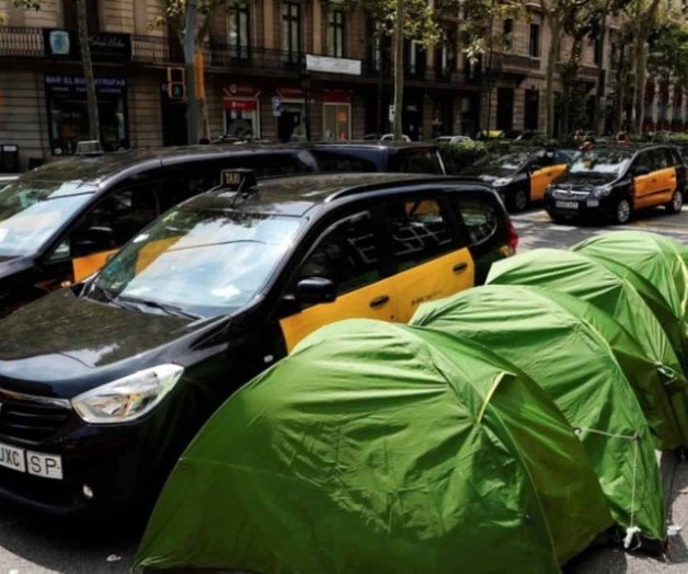 Tres arrestos deja huelga de taxis en España Tres arrestos deja huelga de taxis en España