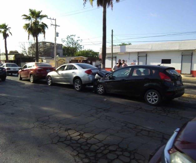 Despistada mujer provoca ‘carambola’ Despistada mujer provoca ‘carambola’