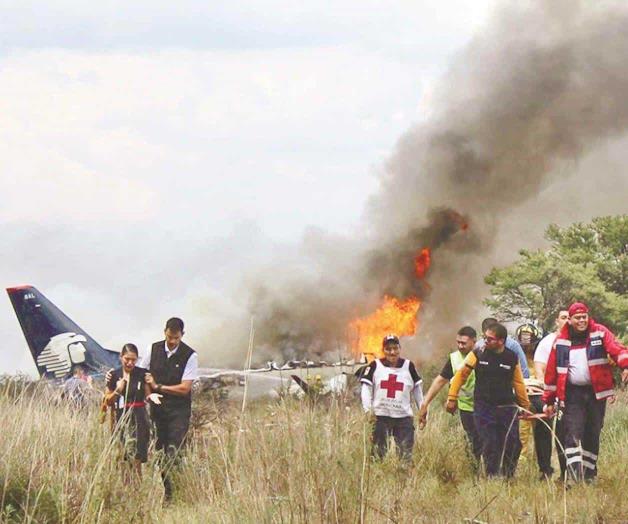 Despegó avión entre tormenta; sobreviven 103 Despegó avión entre tormenta; sobreviven 103