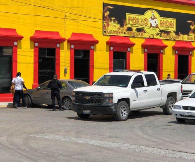 Decomisan auto con placas sobrepuestas Decomisan auto con placas sobrepuestas