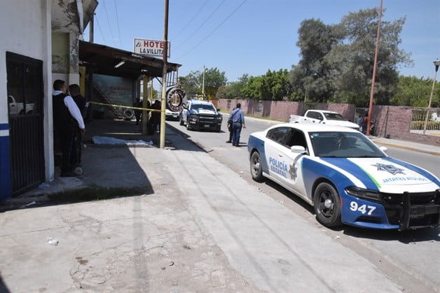 Muere en el patio de una llantera Muere en el patio de una llantera