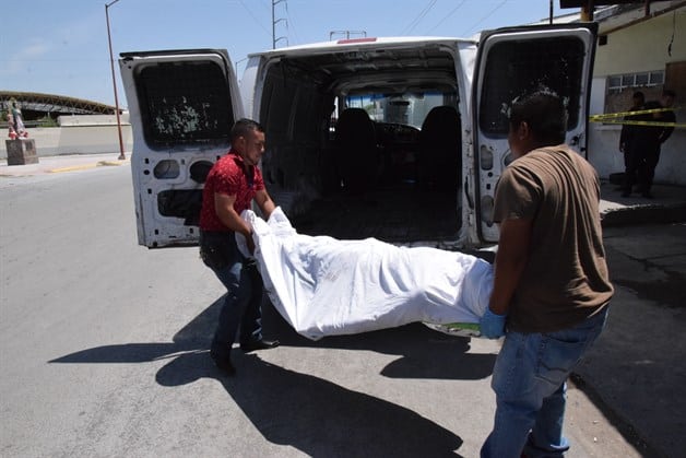 Muere en el patio de una llantera Muere en el patio de una llantera