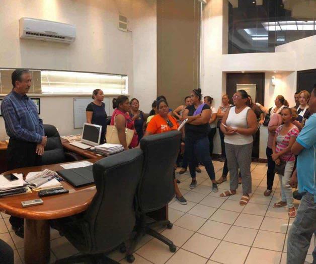 Amas de casa exigen a COMAPA agua y drenaje Amas de casa exigen a COMAPA agua y drenaje