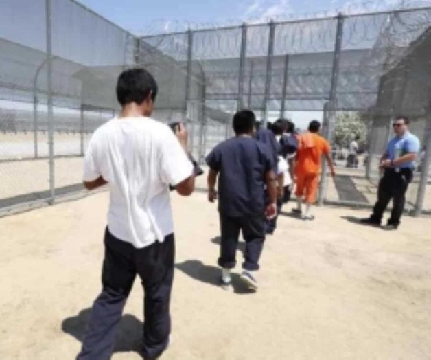 Inmigrantes en prisión demandan a gobierno Inmigrantes en prisión demandan a gobierno