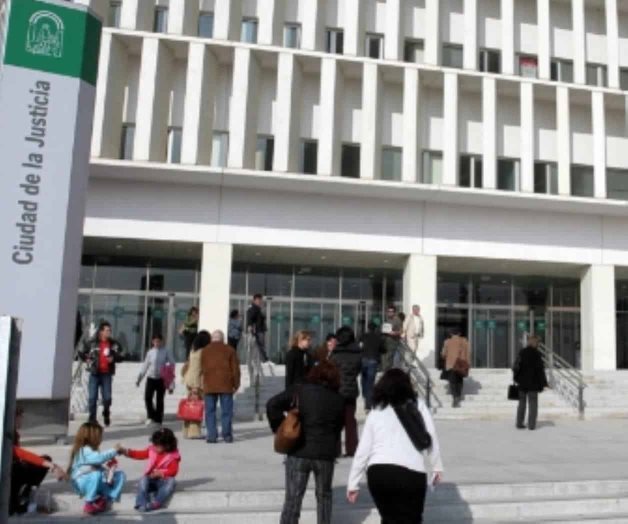 11 años de cárcel para un ex entrenador de fútbol tras abusó de tres menores 11 años de cárcel para un ex entrenador de fútbol tras abusó de tres menores