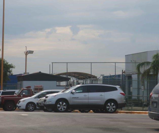 A punta de pistola lo despoja de todo A punta de pistola lo despoja de todo