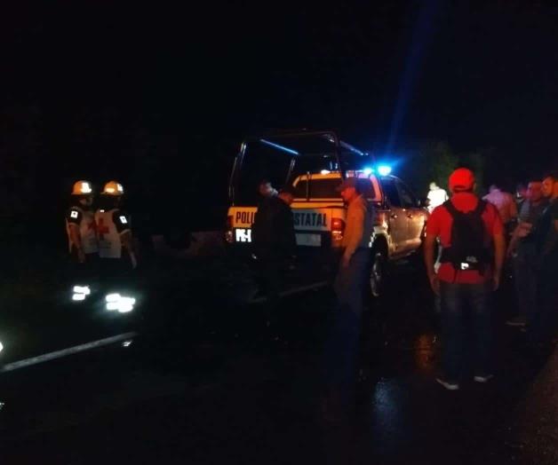Vuelca autobús por lluvia y por exceso de velocidad