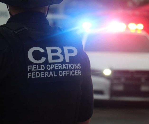 Intenta cruzar a menor con documentos falsos Intenta cruzar a menor con documentos falsos