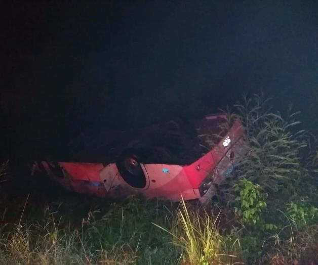 Pánuco: Vuelca autobús en Lagartomanía Pánuco: Vuelca autobús en Lagartomanía