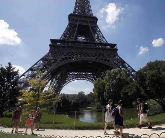 Torre Eiffel reabre tras cierre por huelga laboral Torre Eiffel reabre tras cierre por huelga laboral