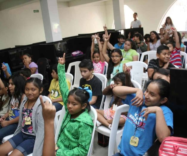 Cambian silencio y bullicio por la alegría en biblioteca