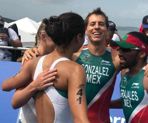 Oro en el triatlón de relevo mixto Oro en el triatlón de relevo mixto