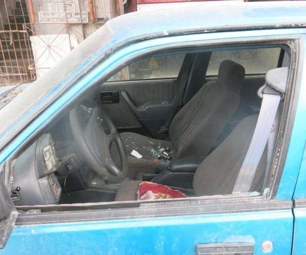 Deja bolsa en vehículo y le pegan cristalazo Deja bolsa en vehículo y le pegan cristalazo