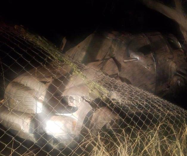 Resulta lesionado al volcar su unidad. Sufre conductor diversas fracturas