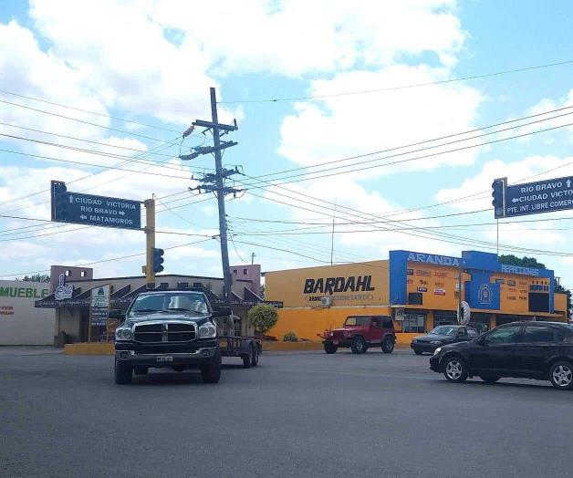 Provoca caos vial falta de semáforos. Destinan agentes sólo por ratos Provoca caos vial falta de semáforos. Destinan agentes sólo por ratos