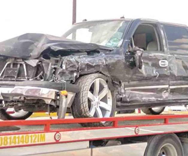 Chocan vehículos y matan a peatón Chocan vehículos y matan a peatón