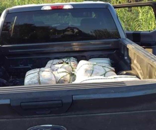 Aseguran mariguana y salvan a traficante. El contrabandista por poco se ahoga Aseguran mariguana y salvan a traficante. El contrabandista por poco se ahoga