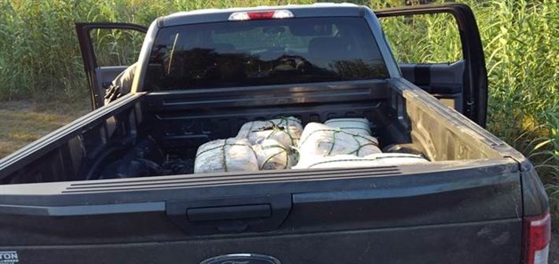 Lo salvan de morir ahogado al abandonar droga y tratar de huir nadando Lo salvan de morir ahogado al abandonar droga y tratar de huir nadando