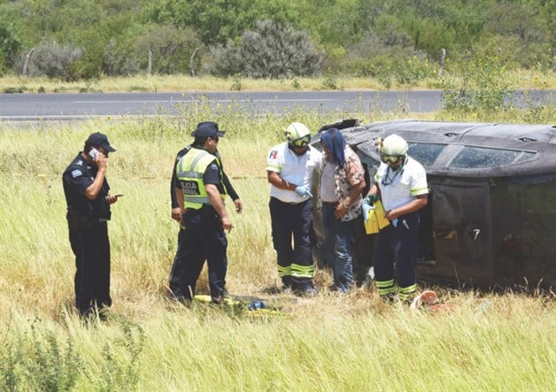 Muere mujer en carreterazo Muere mujer en carreterazo
