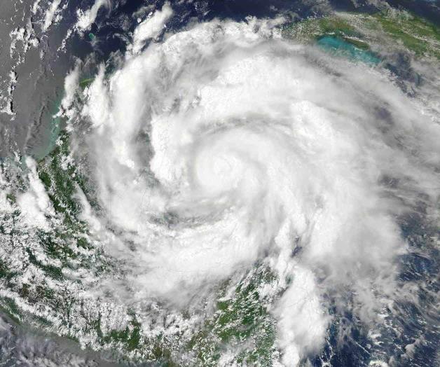 Se convierte huracán Héctor en categoría 3 Se convierte huracán Héctor en categoría 3