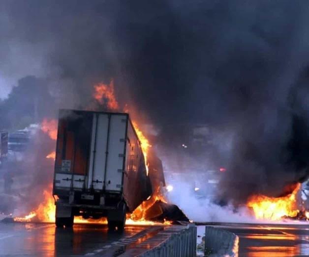 Riñen militares y huachicoleros en Puebla