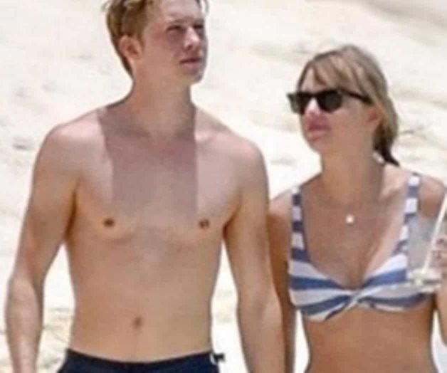 Joe Alwyn y Taylor Swift pasean en la playa Joe Alwyn y Taylor Swift pasean en la playa