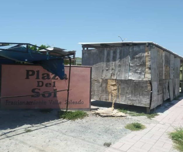 Invaden ‘segunderos’ la plaza pública Invaden ‘segunderos’ la plaza pública