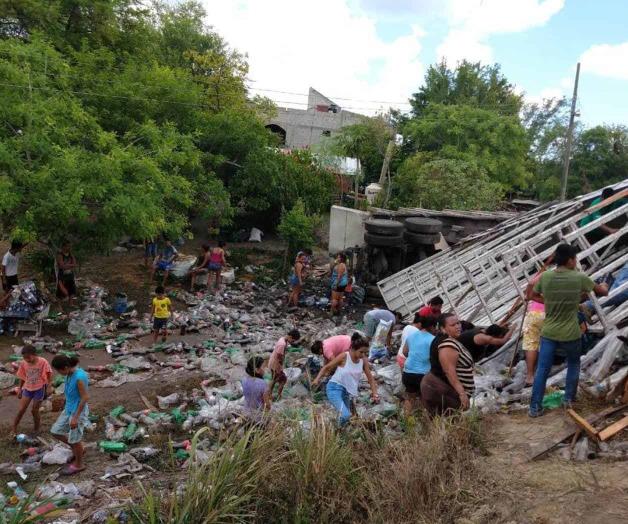 Rapiña tras volcadura Rapiña tras volcadura