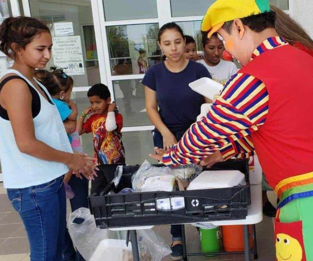 Brindan apoyo a familias en el HG. Comparten lo poco que tienen Brindan apoyo a familias en el HG. Comparten lo poco que tienen