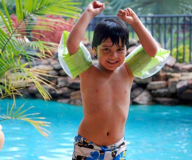 No descuide a su hijo si lo lleva a una alberca No descuide a su hijo si lo lleva a una alberca