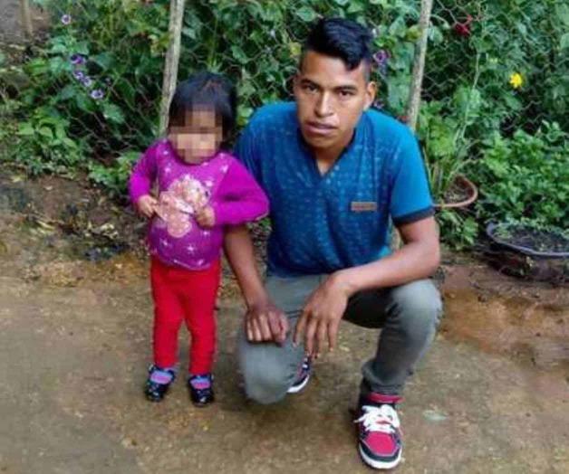 Inmigrante se reúne por fin con su hijita Inmigrante se reúne por fin con su hijita