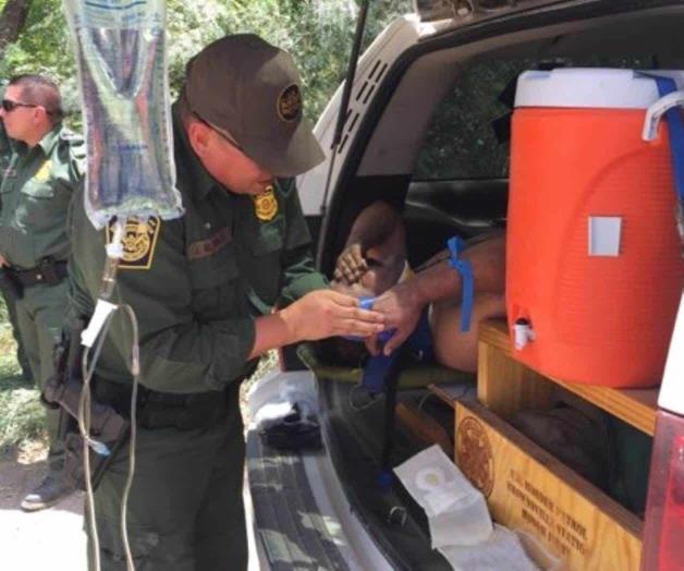 Rescatan a migrantes dejados por ‘pateros’ Rescatan a migrantes dejados por ‘pateros’