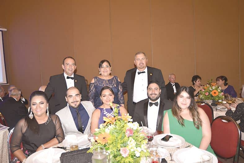 Familia Girón Rubio en compañía de Juan de Dios Sáncez E Ysis de Sánchez