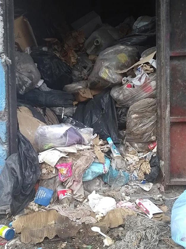 Acumulan basura en ‘mercadito’ Acumulan basura en ‘mercadito’